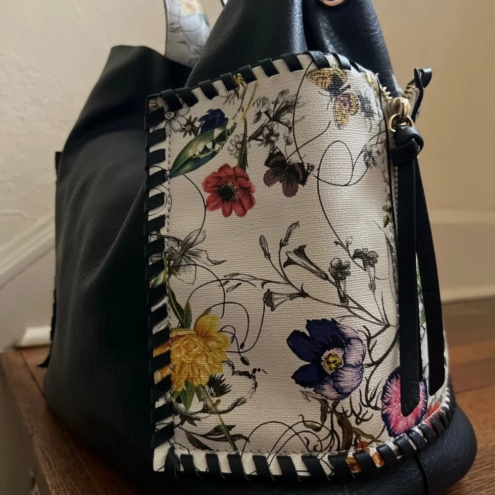 Handbag - Picture 2 of 3
